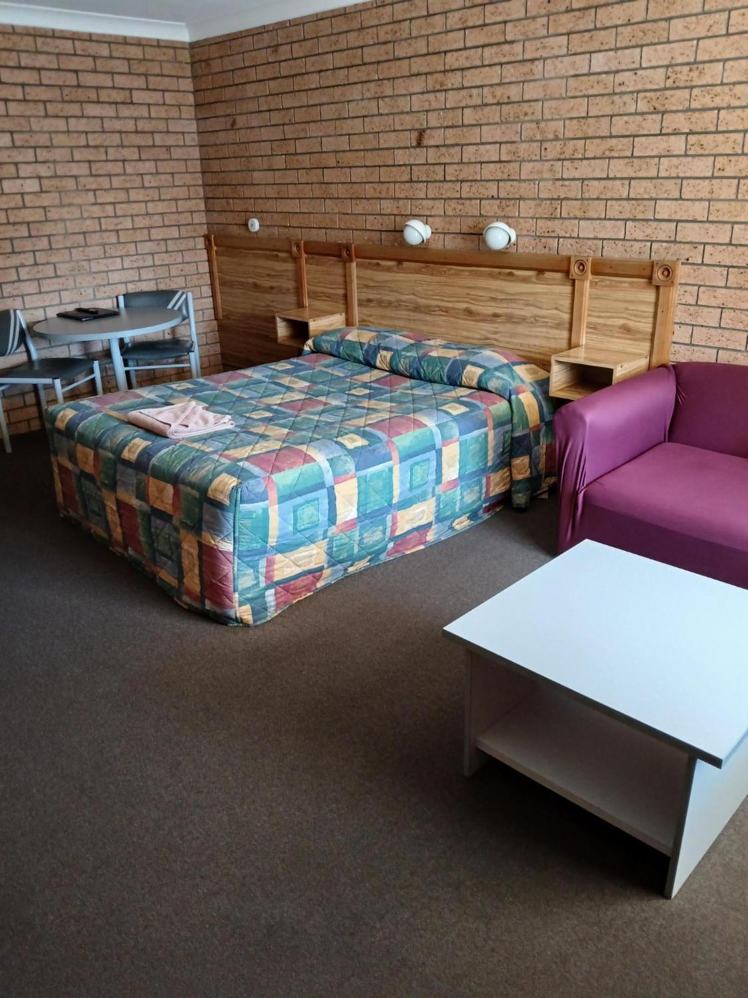Aaron Inn Motel Narrabri Exteriör bild