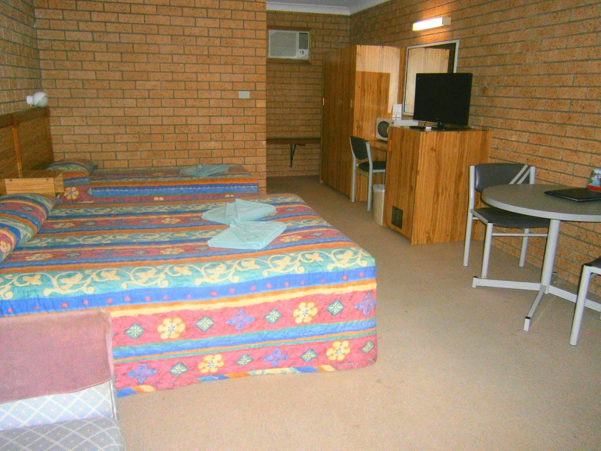 Aaron Inn Motel Narrabri Exteriör bild