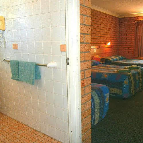 Aaron Inn Motel Narrabri Exteriör bild